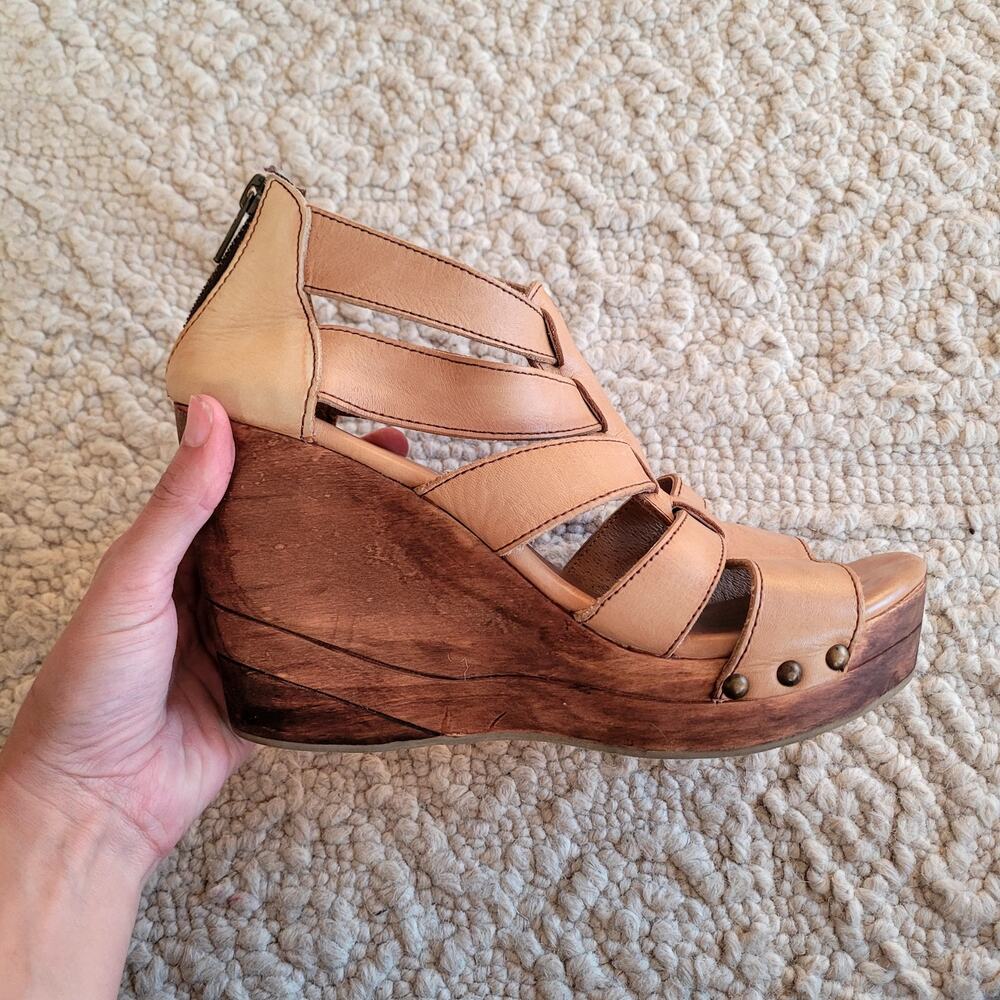 Bed Stu Tan Leather Wedge Sandal Heel Wooden Sz 10